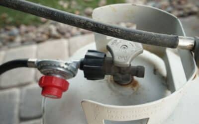 How to Turn a Gas Bottle On & Off