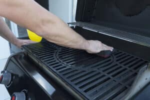 How to clean a BBQ - BBQ cleaning of BBQ grills